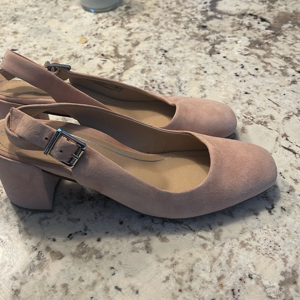 Vionic chunky heel sandals